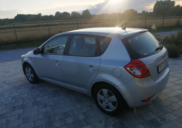 Kia Ceed cena 16800 przebieg: 207402, rok produkcji 2010 z Sieradz małe 172